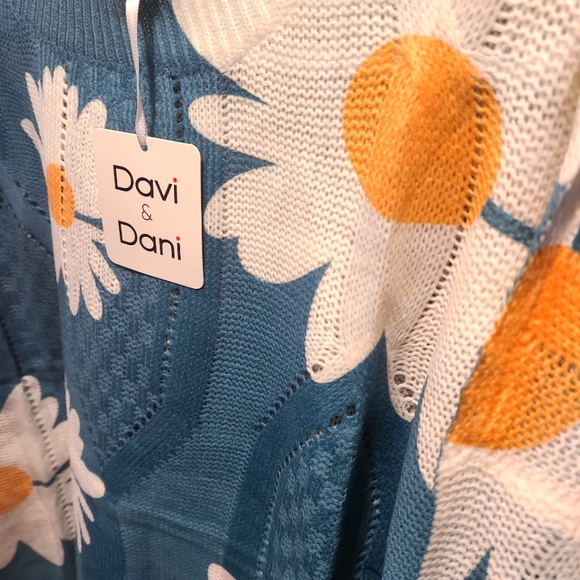 Davi&Dani Flowered Sweatshirt - Picture 6 of 7